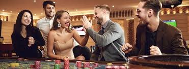 worlde mobile app interface showing live baccarat and Liga 1 betting markets