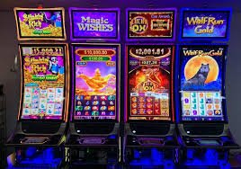 worlde Prize Table display showing slot symbols, payout multipliers, and football odds